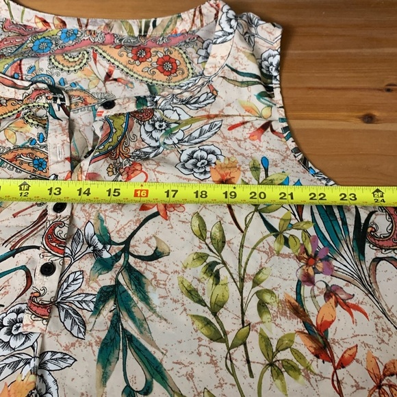 Beach cover-up/ top/ dress in light and airy polyester, floral, sleeveless - Picture 4 of 6